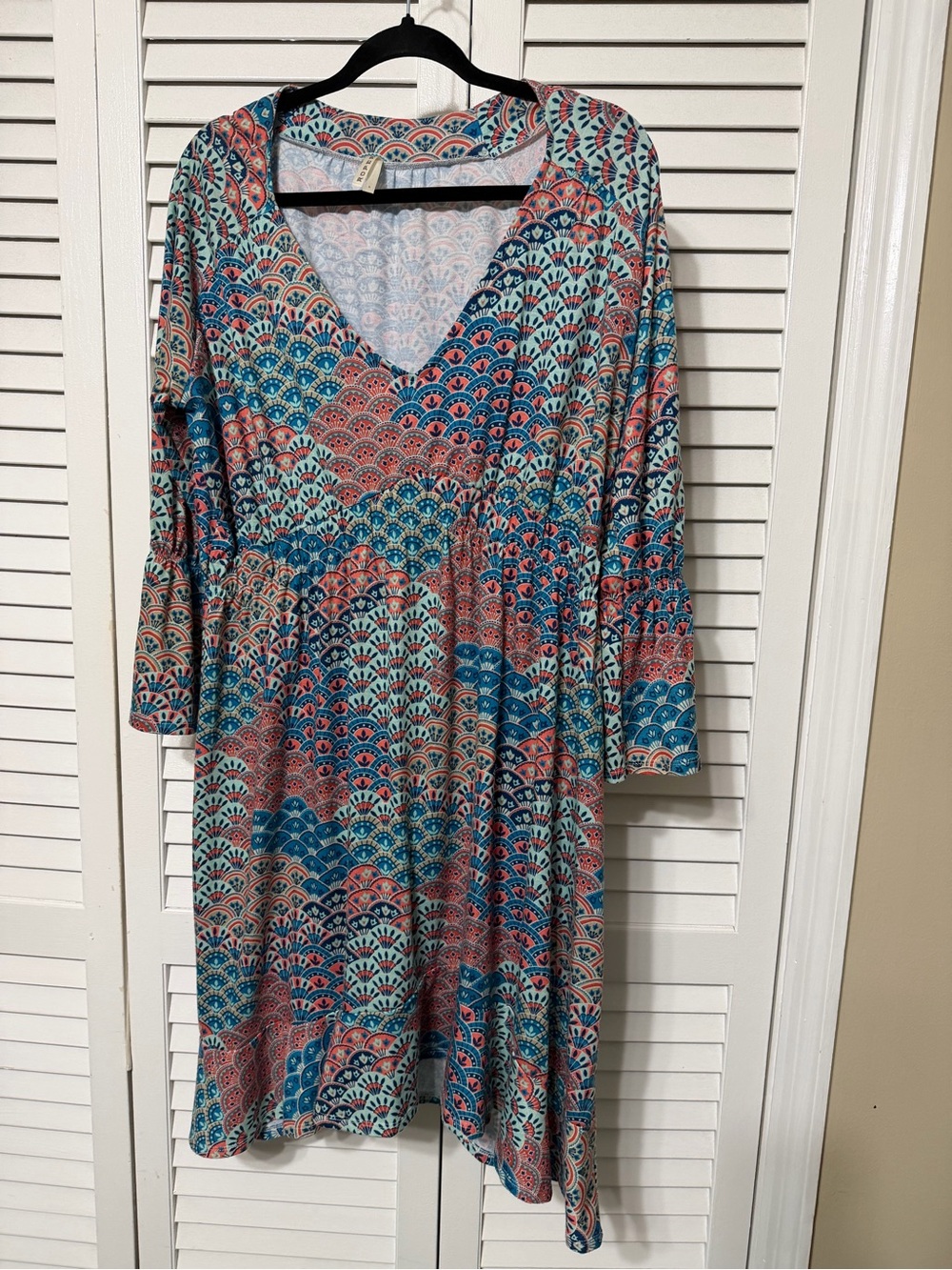 Roper Multicolor V-Neck Midi Dress